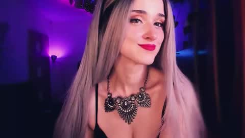 Snapshot of miladyjolie chatting on 11-22-25, 02:27 MiladyJolie online show from 11-22-25, 02:27