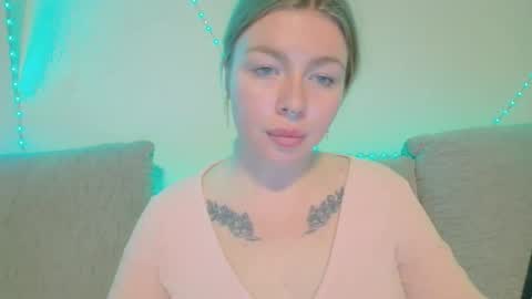 MilanaQueen 22 online show from 10-18-25, 01:19