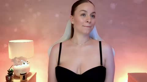 Snapshot of milafleur chatting on 08-03-26, 03:05 Mila Fleur online show from 08-03-26, 03:05