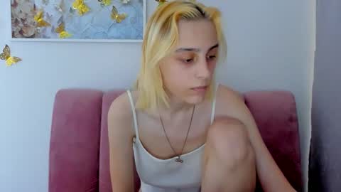 Snapshot of milaglow chatting on 01-16-26, 02:43 MilaGlow online show from 01-16-26, 02:43