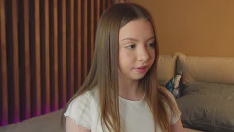 Snapshot of milaice chatting on 03-25-26, 03:07 Mila online show from 03-25-26, 03:07