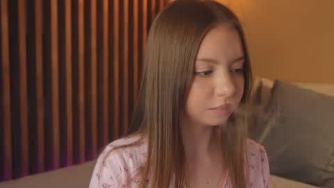 Snapshot of milaice chatting on 04-08-26, 03:12 Mila online show from 04-08-26, 03:12