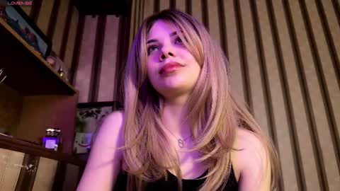 Snapshot of milakittys chatting on 06-11-26, 11:41 milakittys online show from 06-11-26, 11:41