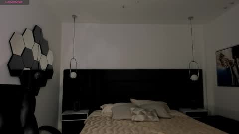 Snapshot of milalawrence_ chatting on 09-21-25, 10:33 Mila online show from 09-21-25, 10:33