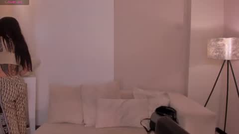 Snapshot of milalawrence_ chatting on 06-21-26, 06:10 Mila online show from 06-21-26, 06:10