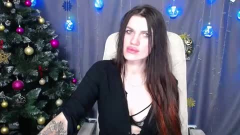 Snapshot of milaloona chatting on 12-27-24, 11:28 Milaloona online show from 12-27-24, 11:28