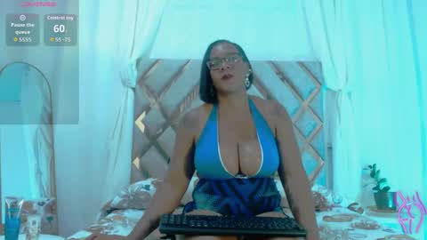 Snapshot of milamonroexx chatting on 05-14-26, 02:18 MilaMonroeXX online show from 05-14-26, 02:18