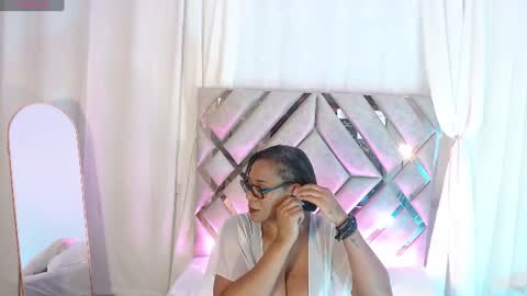 Snapshot of milamonroexx chatting on 07-05-26, 02:29 MilaMonroeXX online show from 07-05-26, 02:29