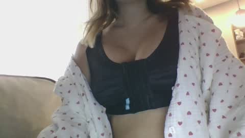 Snapshot of milana5551 chatting on 12-17-24, 07:18 milana online show from 12-17-24, 07:18