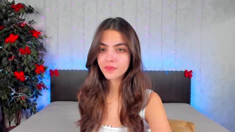 Snapshot of milana_crystal_ chatting on 01-12-25, 01:48 Milana online show from 01-12-25, 01:48
