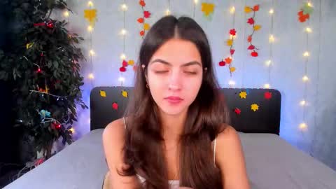 Snapshot of milana_crystal_ chatting on 11-28-25, 08:17 Milana online show from 11-28-25, 08:17