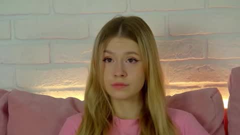 MilanaBalmain online show from 09-21-25, 04:03