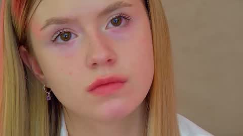 MilanaBalmain online show from 10-20-25, 04:07