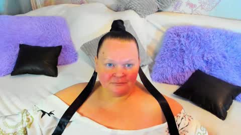 Snapshot of milanabiegert chatting on 02-11-25, 08:10 Lana online show from 02-11-25, 08:10