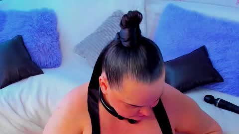 Snapshot of milanabiegert chatting on 02-24-25, 06:49 Lana online show from 02-24-25, 06:49