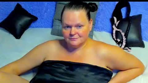 Lana online show from 11-15-25, 01:51