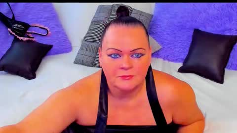 Lana online show from 11-23-25, 10:37