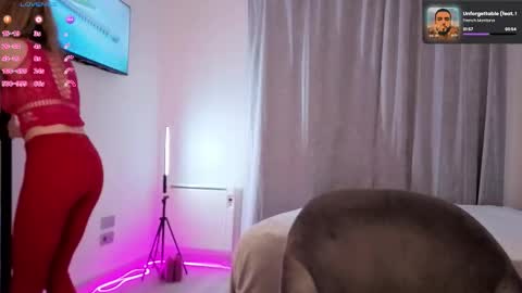 Snapshot of milanacamgirl chatting on 11-25-25, 12:10 Milana online show from 11-25-25, 12:10