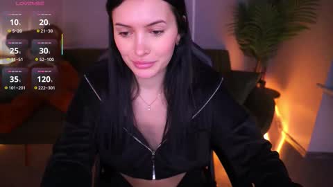 Snapshot of milanamusee chatting on 12-14-25, 02:33 Milana online show from 12-14-25, 02:33