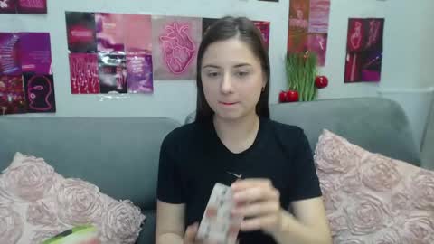 Snapshot of milanaroz chatting on 04-26-26, 05:05 milanaroz online show from 04-26-26, 05:05