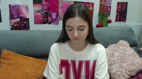Snapshot of milanaroz chatting on 05-22-26, 05:03 milanaroz online show from 05-22-26, 05:03