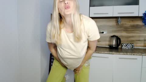 Milena online show from 01-03-25, 12:41