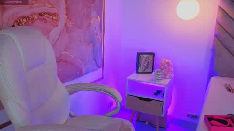 Snapshot of milancorleone chatting on 06-20-26, 11:35 Milan Corleone online show from 06-20-26, 11:35