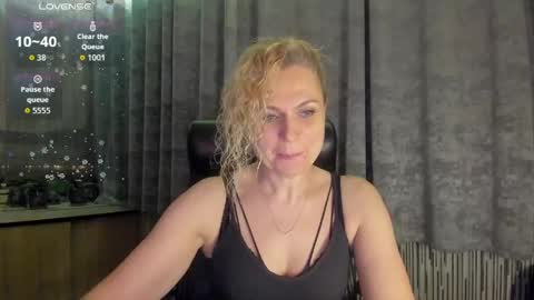 Snapshot of milanna_x chatting on 04-30-26, 07:53 milanna_x online show from 04-30-26, 07:53