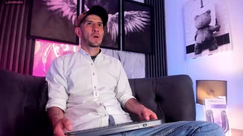 Snapshot of milanwhite_ chatting on 02-28-26, 11:33 MILAN online show from 02-28-26, 11:33