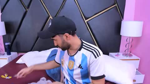 milanzaire online show from 11-16-25, 08:36