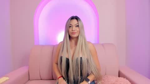 Snapshot of milaowens chatting on 06-04-26, 01:06 Sexy Mila online show from 06-04-26, 01:06