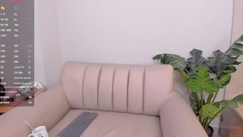 Snapshot of milaowens chatting on 06-05-26, 01:17 Sexy Mila online show from 06-05-26, 01:17