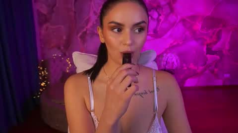 Snapshot of milashalovely chatting on 10-25-25, 08:25 Milasha online show from 10-25-25, 08:25