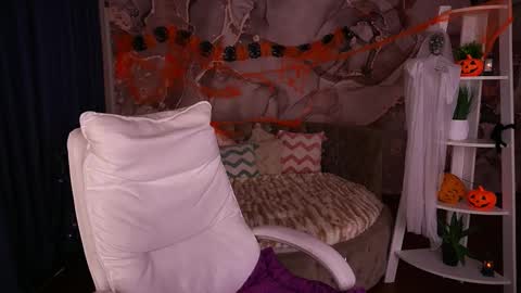 Snapshot of milashalovely chatting on 10-30-25, 03:02 Milasha online show from 10-30-25, 03:02