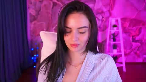 Snapshot of milashalovely chatting on 11-18-25, 07:24 Milasha online show from 11-18-25, 07:24