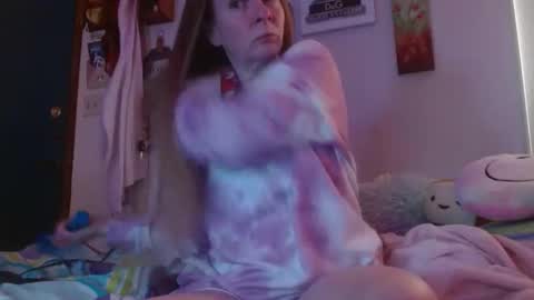 Mila online show from 03-18-26, 01:36