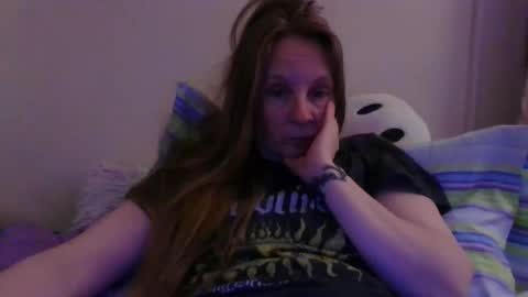 Snapshot of milastoned chatting on 04-18-26, 07:07 Mila online show from 04-18-26, 07:07