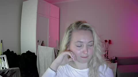 Snapshot of milena391630 chatting on 04-28-26, 11:54 Milena new nonude shy blonde natural online show from 04-28-26, 11:54