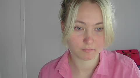 Snapshot of milena391630 chatting on 05-19-26, 04:30 Milena new nonude shy blonde natural online show from 05-19-26, 04:30
