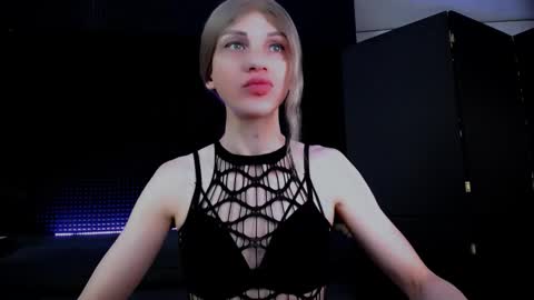 Milena Hardy online show from 10-17-25, 04:59