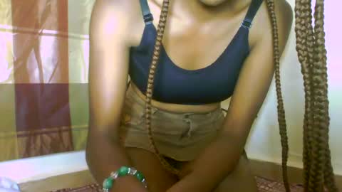 Snapshot of milennah chatting on 05-27-26, 06:21 milennah online show from 05-27-26, 06:21