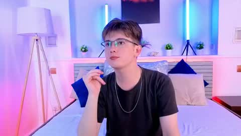 Snapshot of miless_cooper chatting on 05-01-26, 03:55 Miles online show from 05-01-26, 03:55