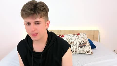 Snapshot of miless_cooper chatting on 06-10-26, 04:12 Miles online show from 06-10-26, 04:12