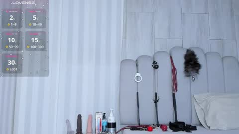 Snapshot of mileyerikson chatting on 12-19-25, 04:41 MILEY online show from 12-19-25, 04:41