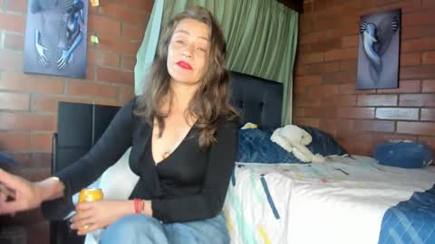 Victoria  online show from 02-08-25, 12:28