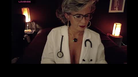 Snapshot of milf_ette chatting on 06-24-26, 02:10 Fabiola online show from 06-24-26, 02:10