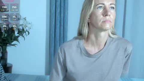 Snapshot of milf_hairy chatting on 06-12-26, 11:09 Christine online show from 06-12-26, 11:09