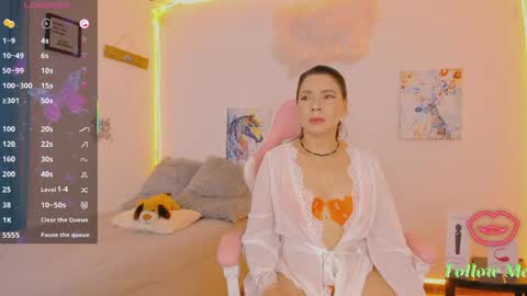 Snapshot of milfaaura chatting on 05-23-26, 02:28 Aura online show from 05-23-26, 02:28