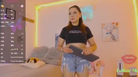 Snapshot of milfaaura chatting on 05-26-26, 03:35 Aura online show from 05-26-26, 03:35