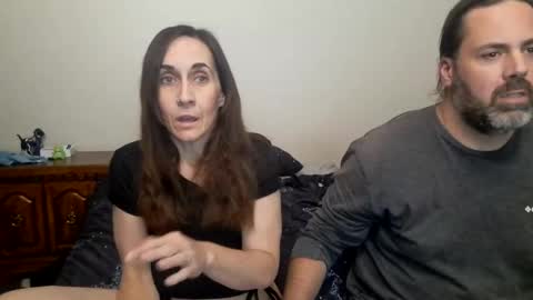 Snapshot of milfqueen831 chatting on 01-08-25, 06:09 Jessica and Roger online show from 01-08-25, 06:09